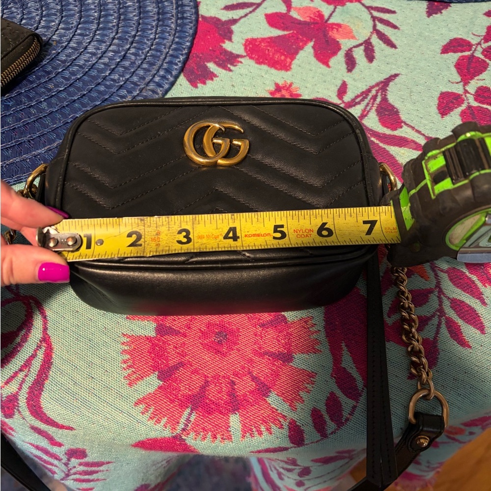 Black Gucci purse and matching gucci wallet used only a handful of times! - Picture 10 of 16